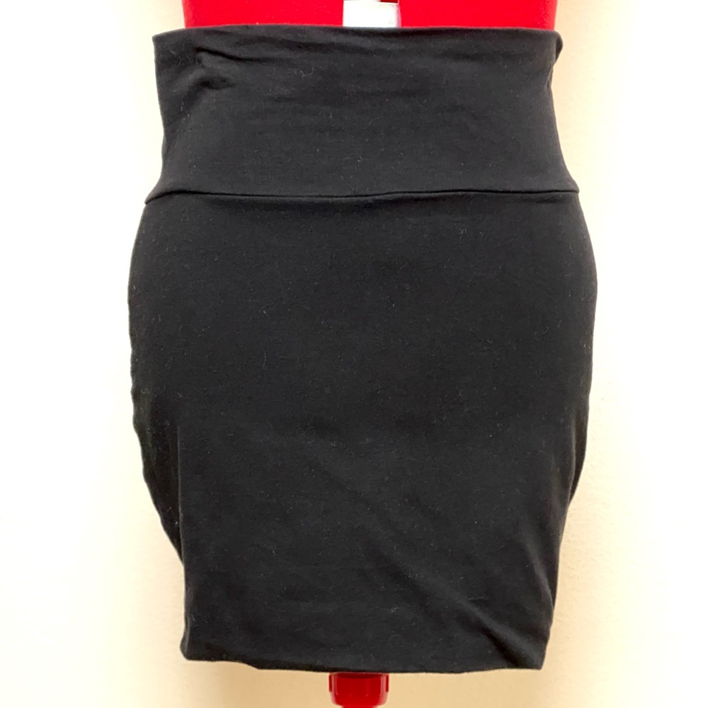 Lily Rose Black Bodycon skirt- (EUC) size M